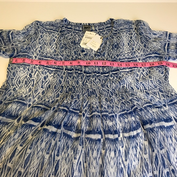 Casual Studio Women’s Sheer Pleated Top - Picture 6 of 9